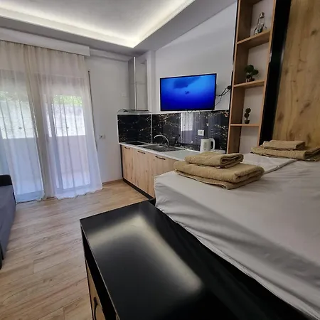 아파트 Apartment In Vlore With Beach Access *