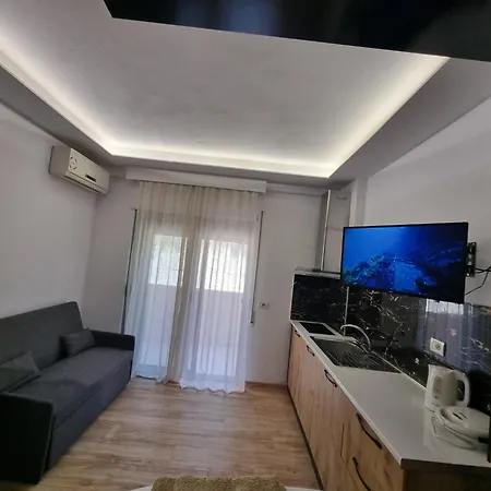 Apartment In Vlore With Beach Access *