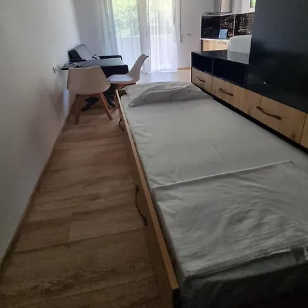Apartment In Vlore With Beach Access