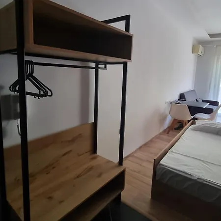 Apartment In Vlore With Beach Access *